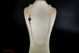 Long pearl necklace with seashell